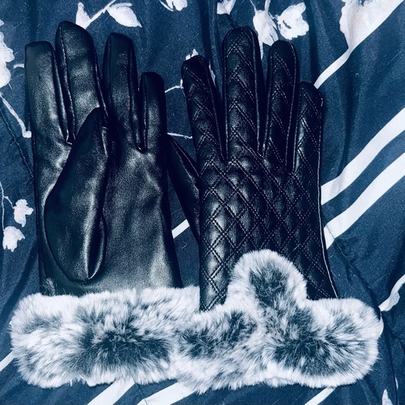 Accessories - Black Quilted Gloves with Faux Fur Trim